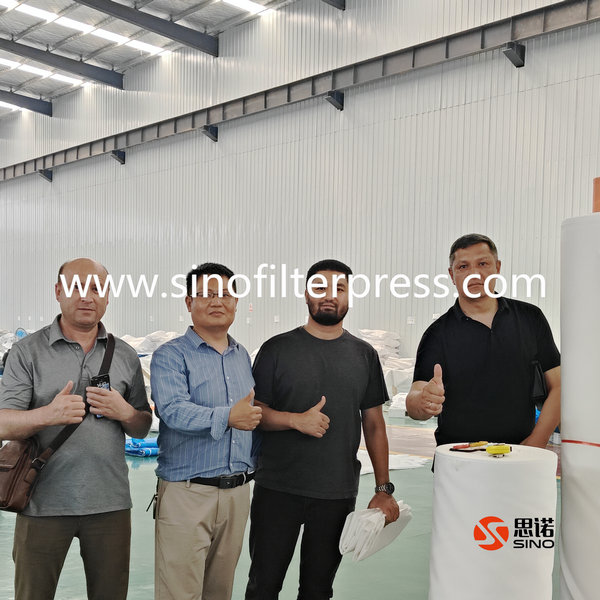 客戶參觀濾布生產車間